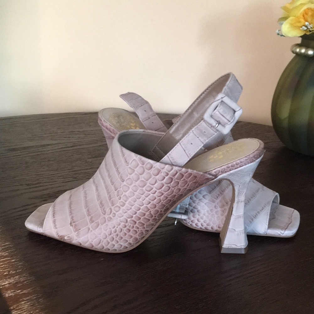 Vince camuto leather Nude high heels sandals size 7.5M